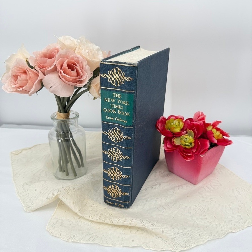 Harper & Row The New York Times Cook Craig Claiborne VTG Recipes Pretty Spine
